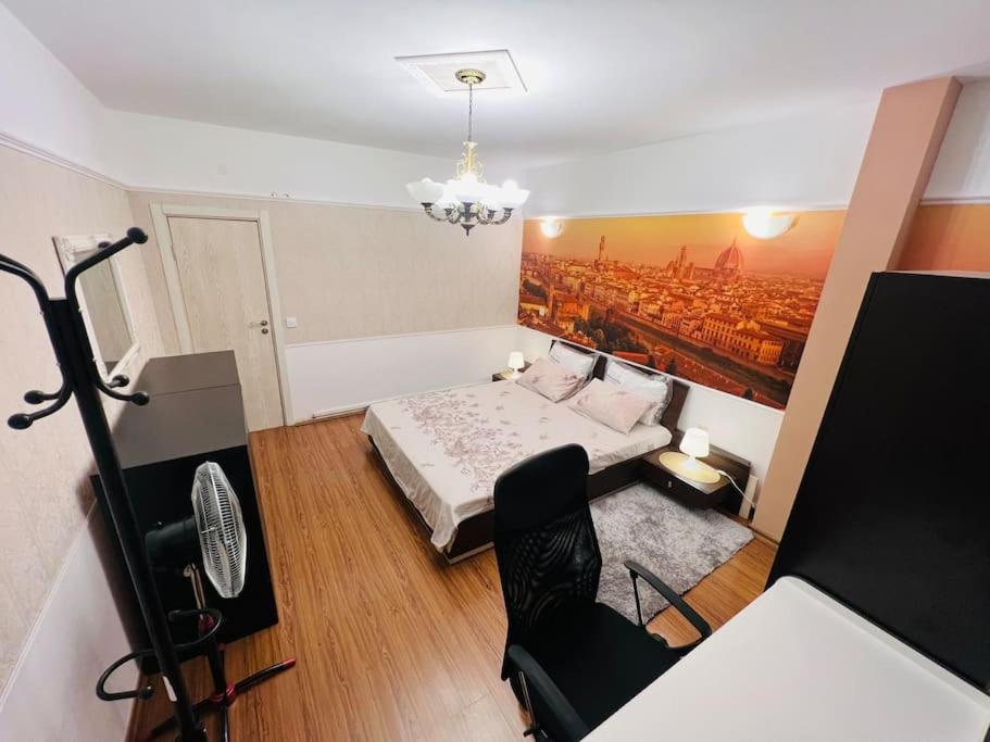 1bd Near Lions' Bridge + Desk Sofia