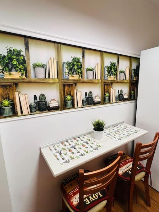 1bd Near Lions' Bridge + Desk
