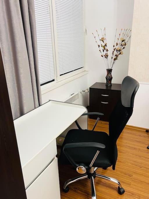 1bd Near Lions' Bridge + Desk *